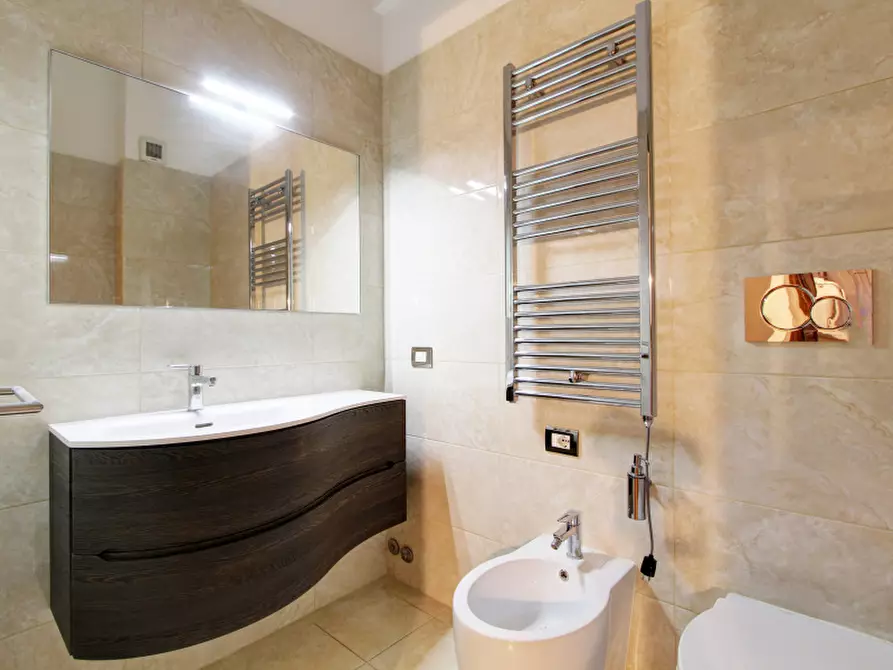 Immagine 33 di Appartamento in vendita  in Via Franco Sacchetti a Roma