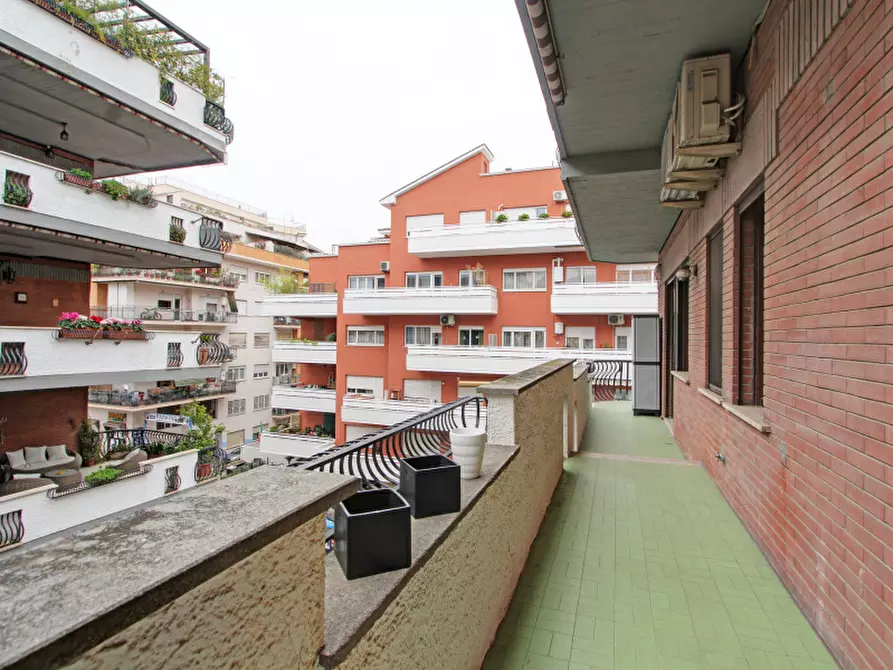 Immagine 21 di Appartamento in vendita  in Via Franco Sacchetti a Roma