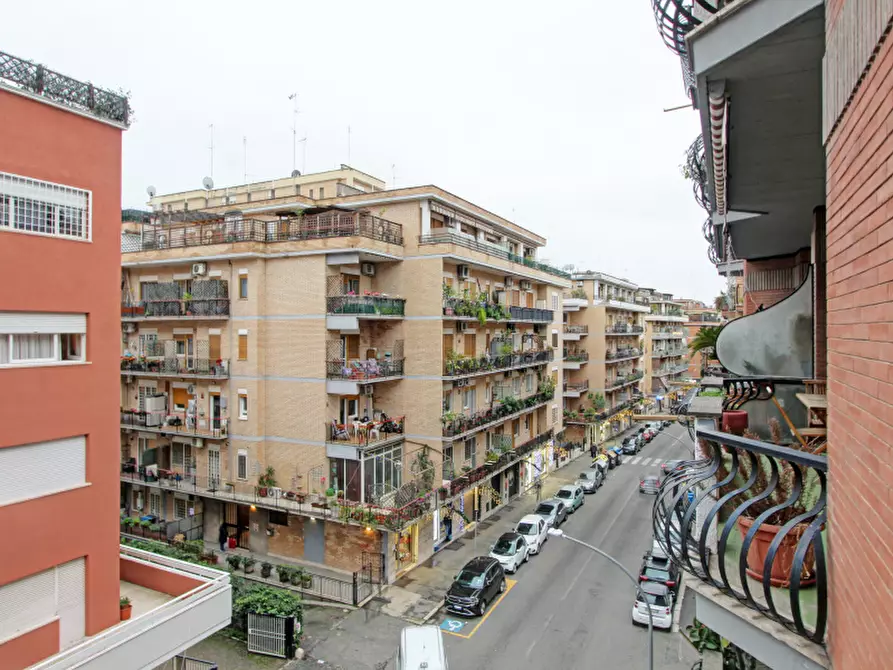 Immagine 36 di Appartamento in vendita  in Via Franco Sacchetti a Roma