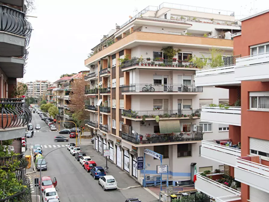 Immagine 35 di Appartamento in vendita  in Via Franco Sacchetti a Roma