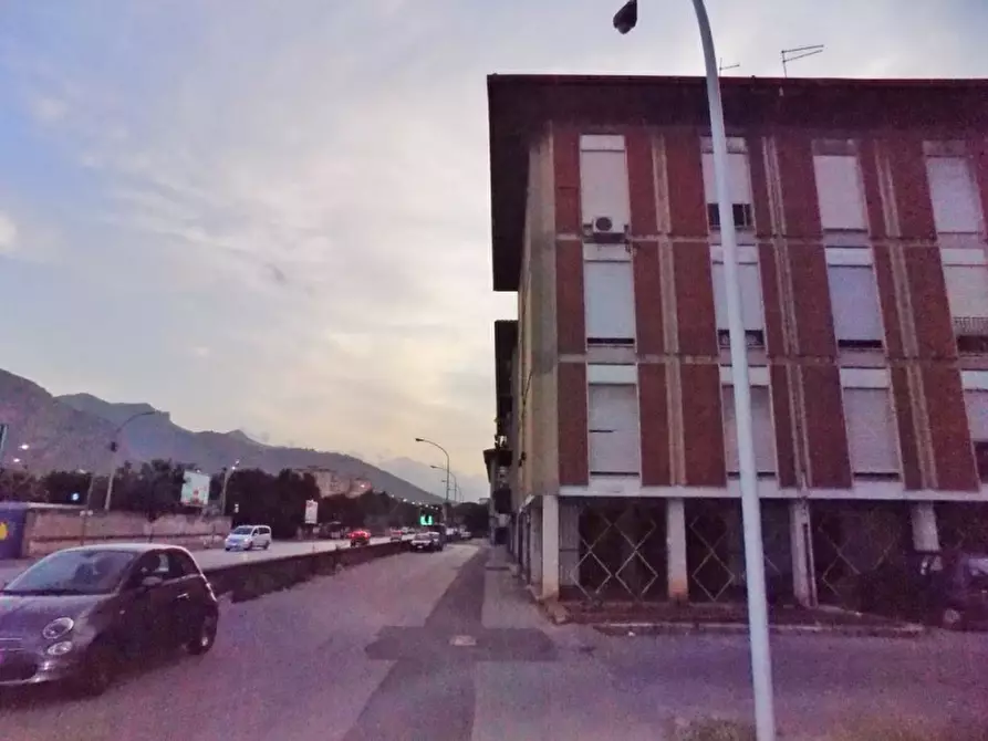 Immagine 13 di Appartamento in vendita  in Via Delle Ciambre a Palermo