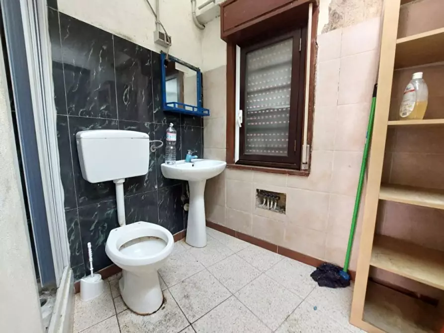 Immagine 12 di Negozio in vendita  in Via Antonio Pigafetta a Palermo