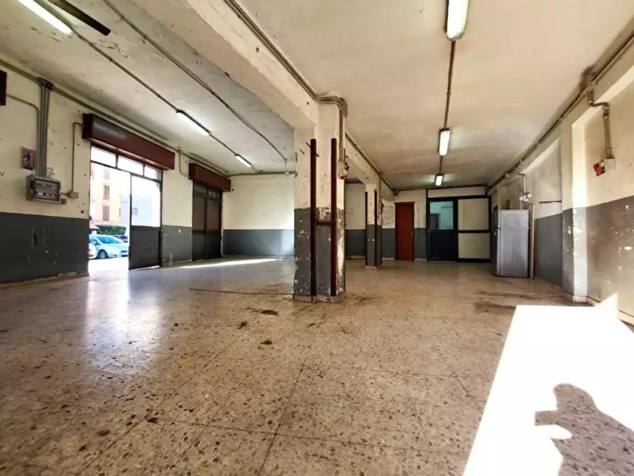 Immagine 22 di Negozio in vendita  in Via Antonio Pigafetta a Palermo