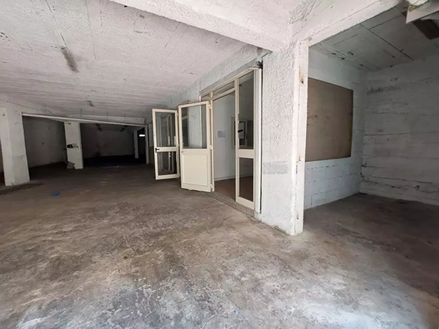 Immagine 2 di Negozio in vendita  in Via Antonio Pigafetta a Palermo
