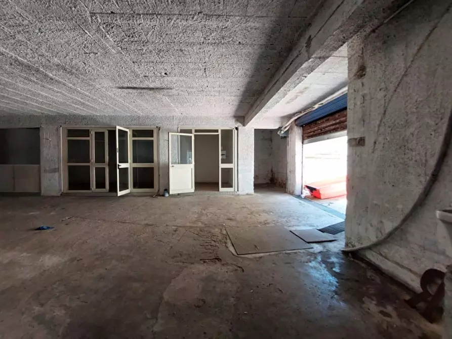 Immagine 8 di Negozio in vendita  in Via Antonio Pigafetta a Palermo