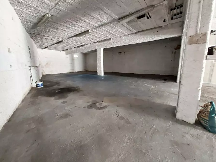 Immagine 9 di Negozio in vendita  in Via Antonio Pigafetta a Palermo