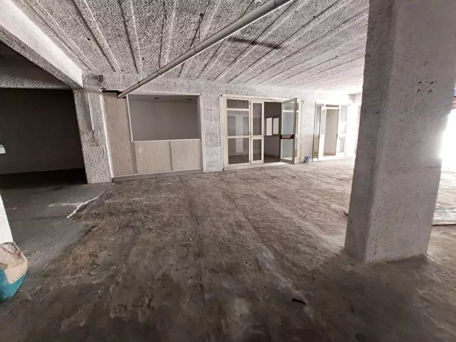 Immagine 10 di Negozio in vendita  in Via Antonio Pigafetta a Palermo