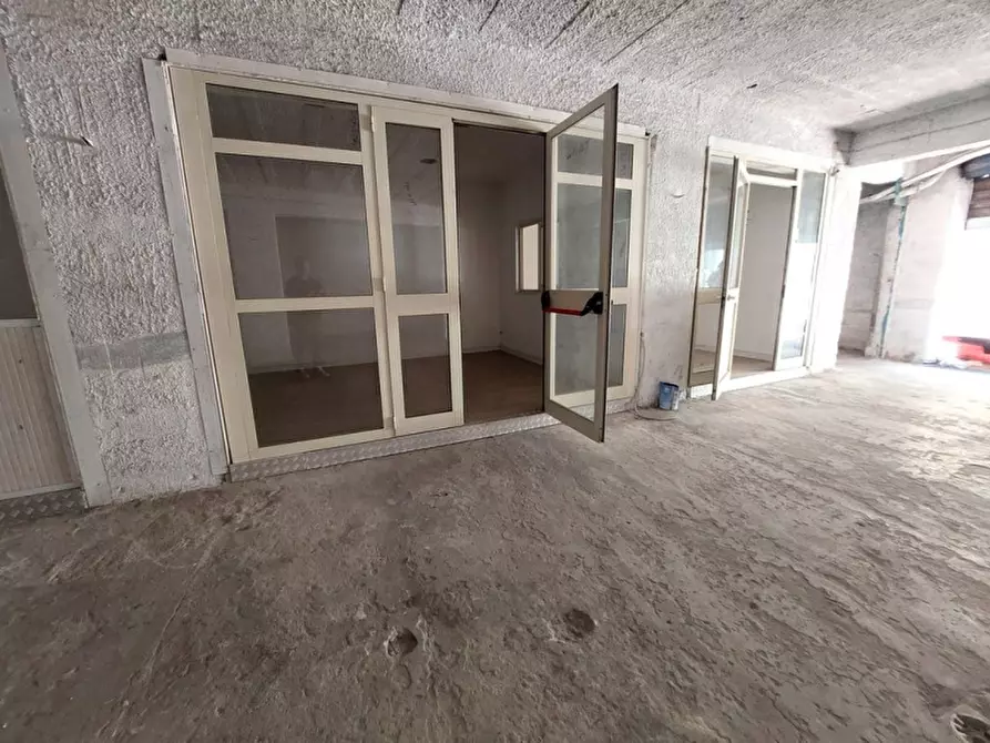 Immagine 11 di Negozio in vendita  in Via Antonio Pigafetta a Palermo