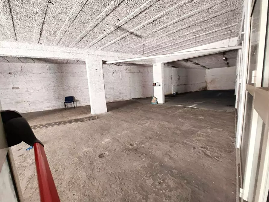 Immagine 14 di Negozio in vendita  in Via Antonio Pigafetta a Palermo