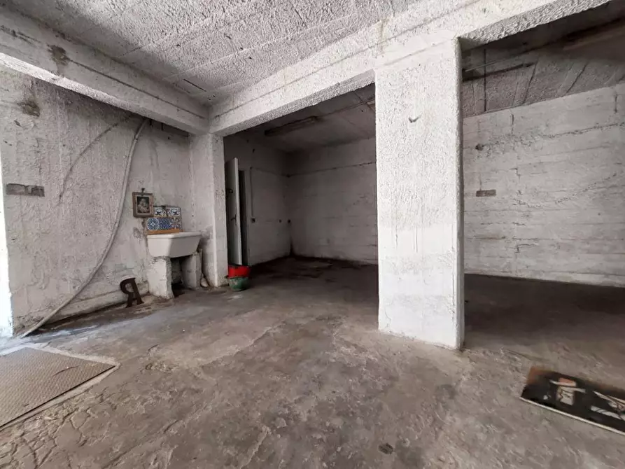 Immagine 16 di Negozio in vendita  in Via Antonio Pigafetta a Palermo