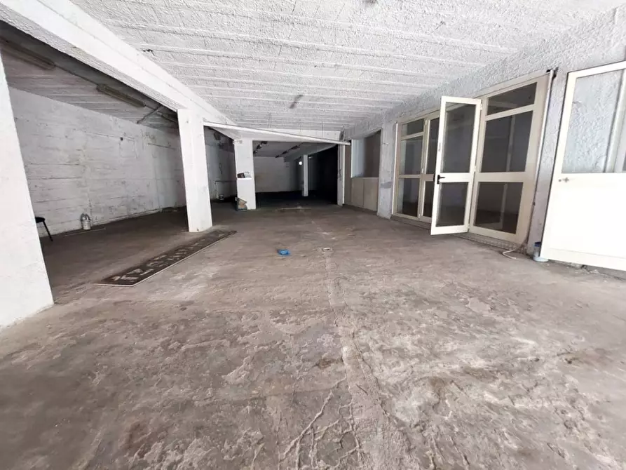 Immagine 17 di Negozio in vendita  in Via Antonio Pigafetta a Palermo