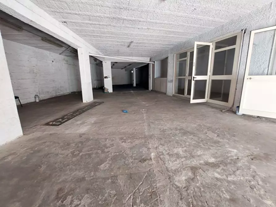 Immagine 18 di Negozio in vendita  in Via Antonio Pigafetta a Palermo