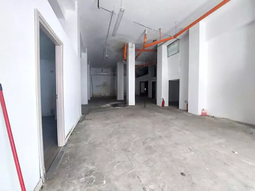 Immagine 12 di Negozio in vendita  in Via Maggiore Pietro Toselli a Palermo