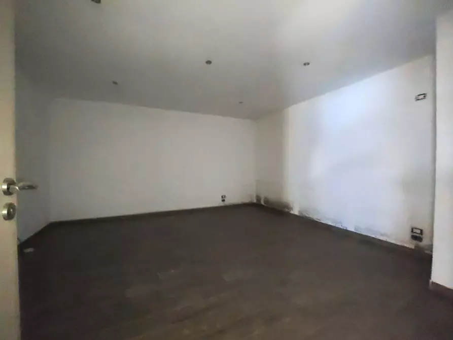 Immagine 13 di Negozio in vendita  in Via Maggiore Pietro Toselli a Palermo