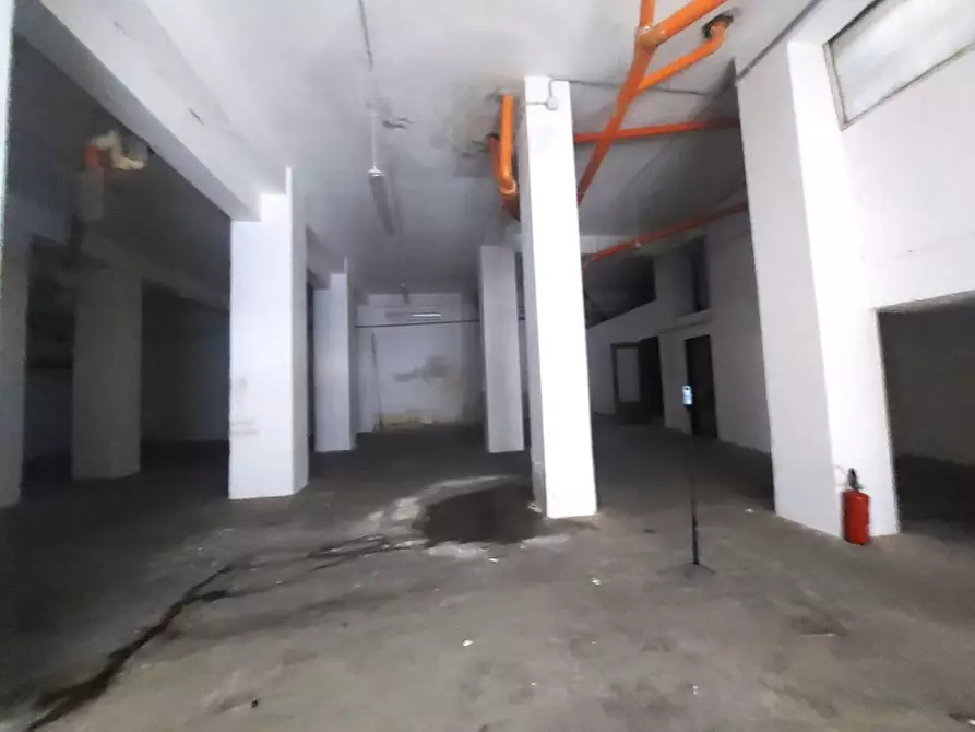 Immagine 14 di Negozio in vendita  in Via Maggiore Pietro Toselli a Palermo