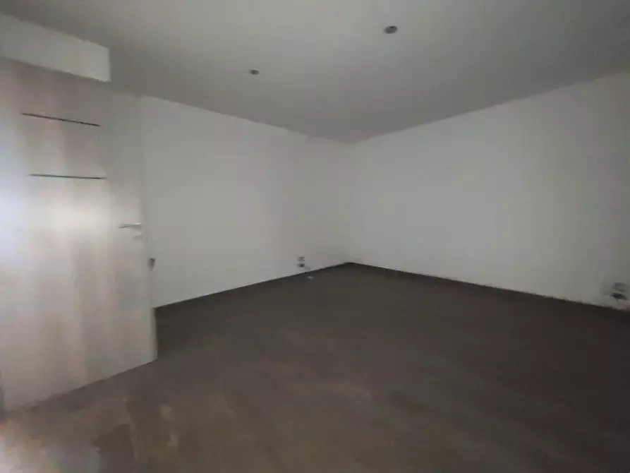 Immagine 15 di Negozio in vendita  in Via Maggiore Pietro Toselli a Palermo