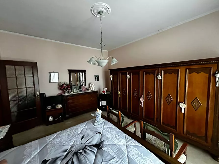 Immagine 13 di Palazzo in vendita  in Via Molinelle a Pompei