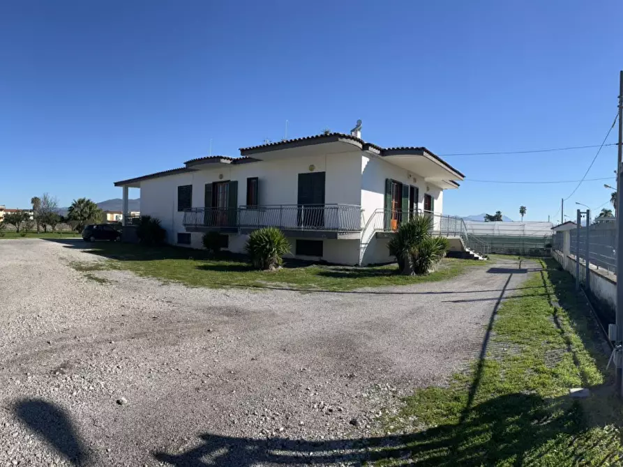 Immagine 1 di Villa in vendita  in Via Luigi Pirandello a Scafati