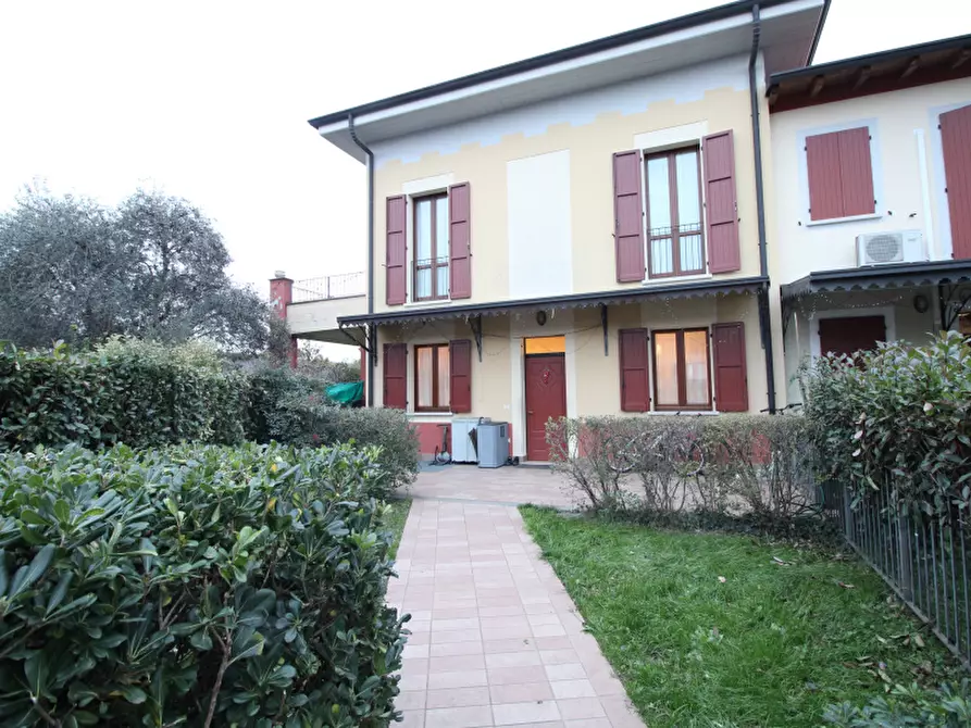 Immagine 1 di Villa in vendita  in Via Risorgimento a Rovato