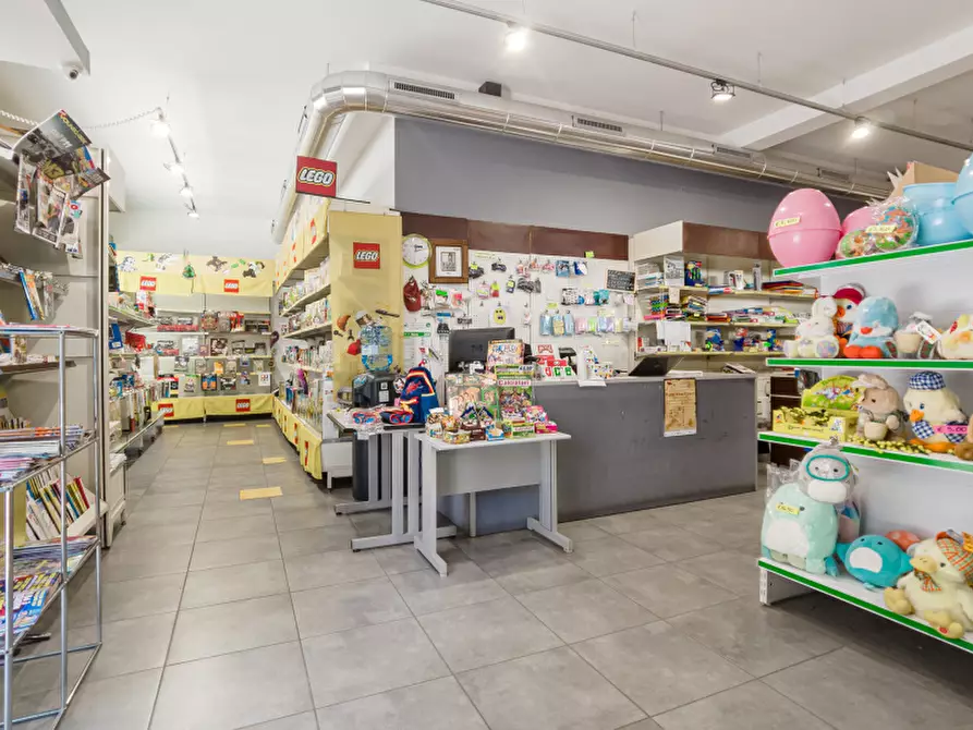 Immagine 2 di Negozio in affitto  in Via del Collegio a Chivasso