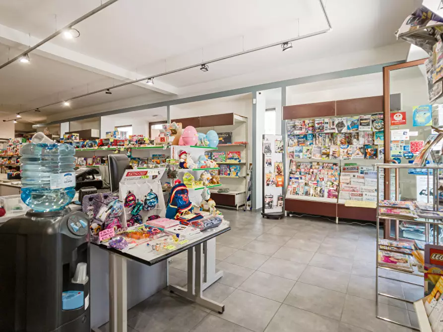 Immagine 3 di Negozio in affitto  in Via del Collegio a Chivasso