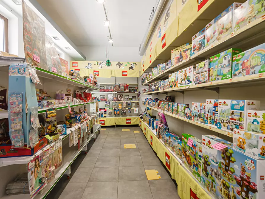 Immagine 4 di Negozio in affitto  in Via del Collegio a Chivasso