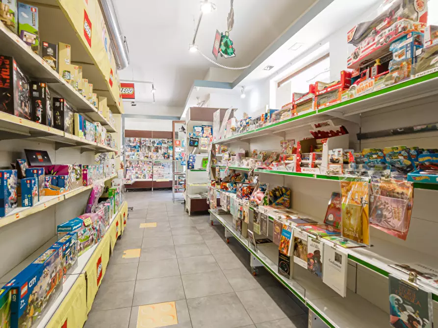 Immagine 5 di Negozio in affitto  in Via del Collegio a Chivasso