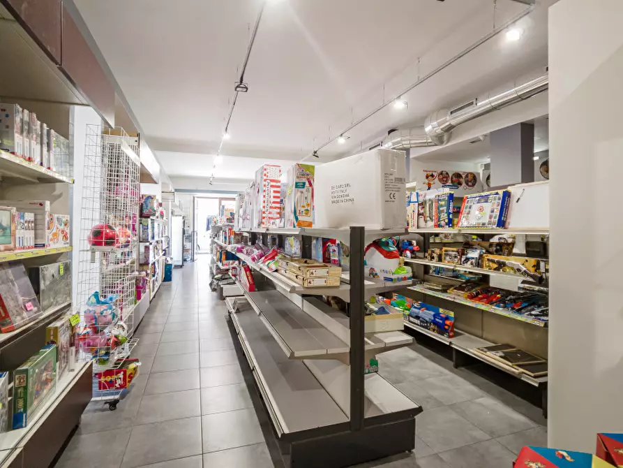 Immagine 7 di Negozio in affitto  in Via del Collegio a Chivasso