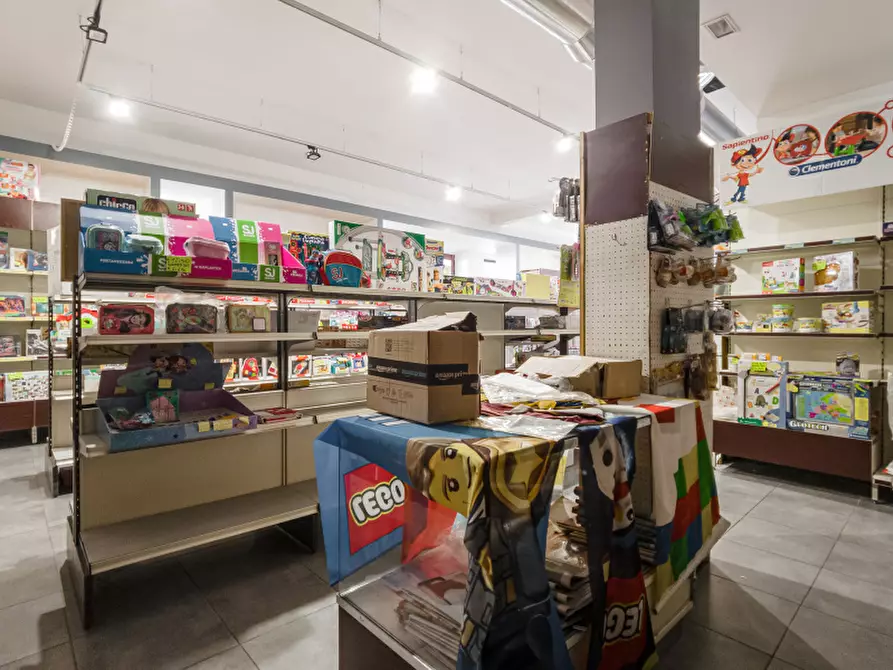 Immagine 8 di Negozio in affitto  in Via del Collegio a Chivasso