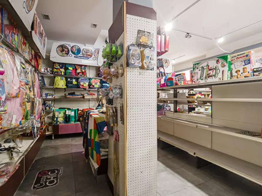 Immagine 9 di Negozio in affitto  in Via del Collegio a Chivasso