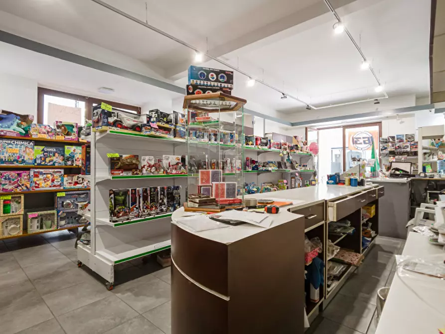 Immagine 10 di Negozio in affitto  in Via del Collegio a Chivasso