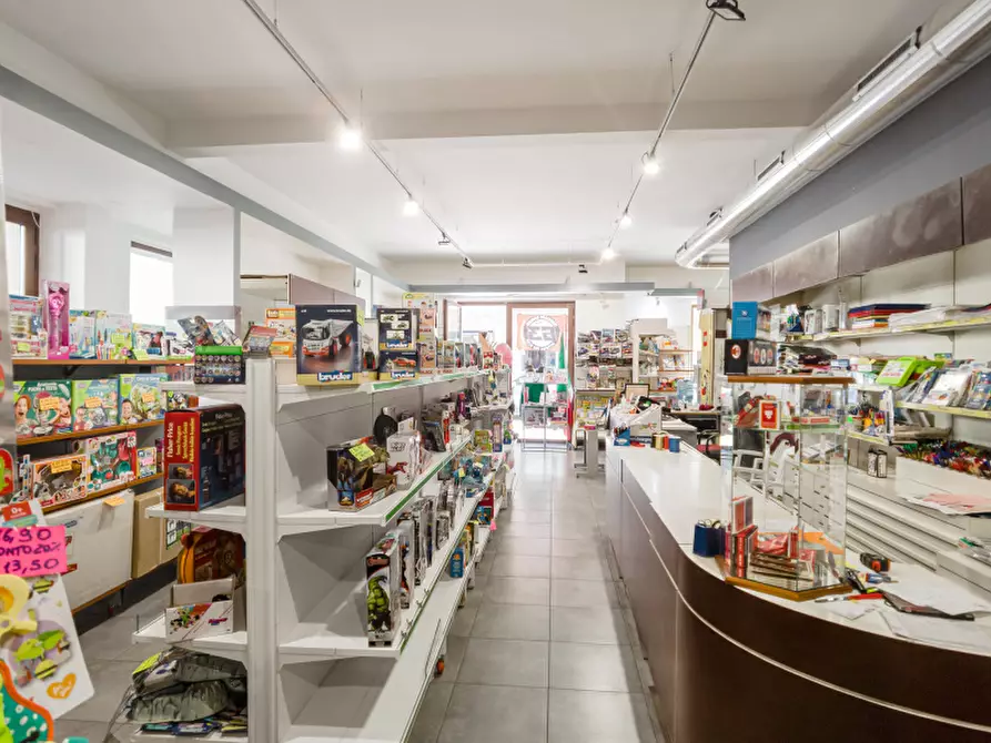 Immagine 12 di Negozio in affitto  in Via del Collegio a Chivasso