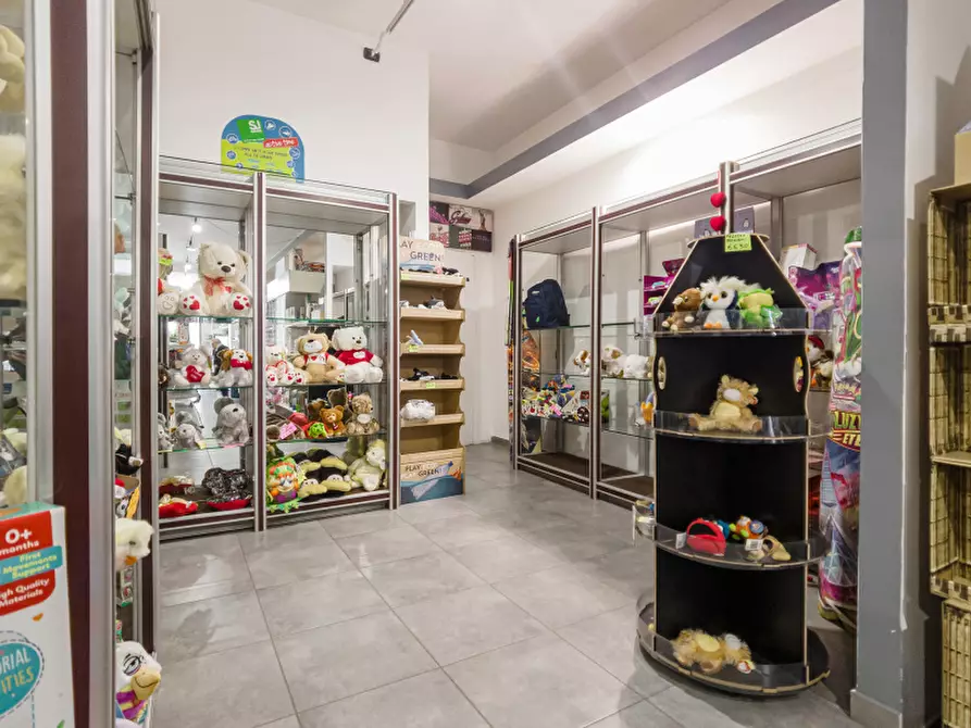 Immagine 13 di Negozio in affitto  in Via del Collegio a Chivasso