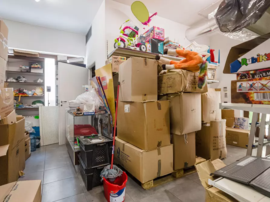 Immagine 17 di Negozio in affitto  in Via del Collegio a Chivasso