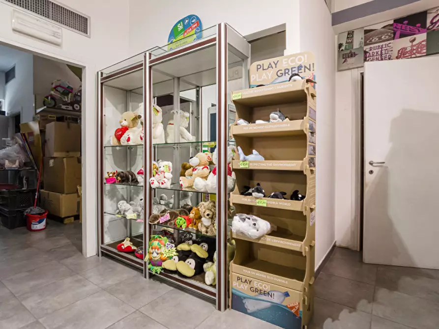 Immagine 18 di Negozio in affitto  in Via del Collegio a Chivasso