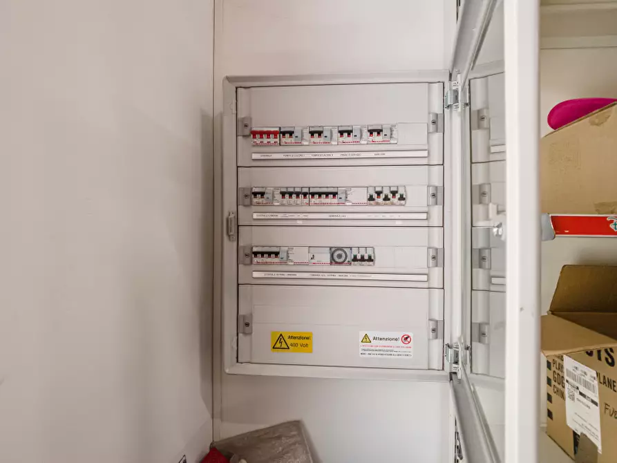 Immagine 21 di Negozio in affitto  in Via del Collegio a Chivasso