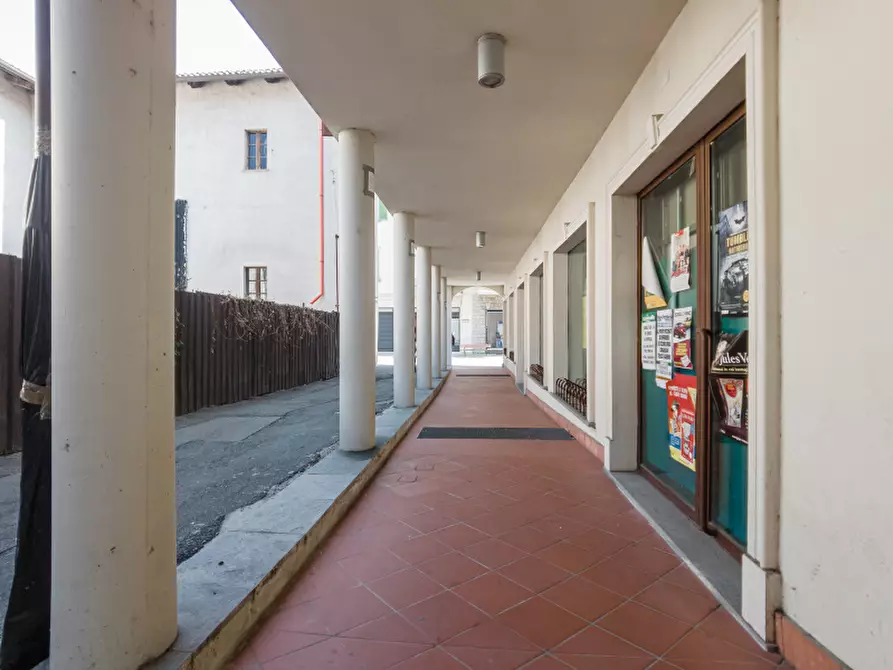 Immagine 26 di Negozio in affitto  in Via del Collegio a Chivasso