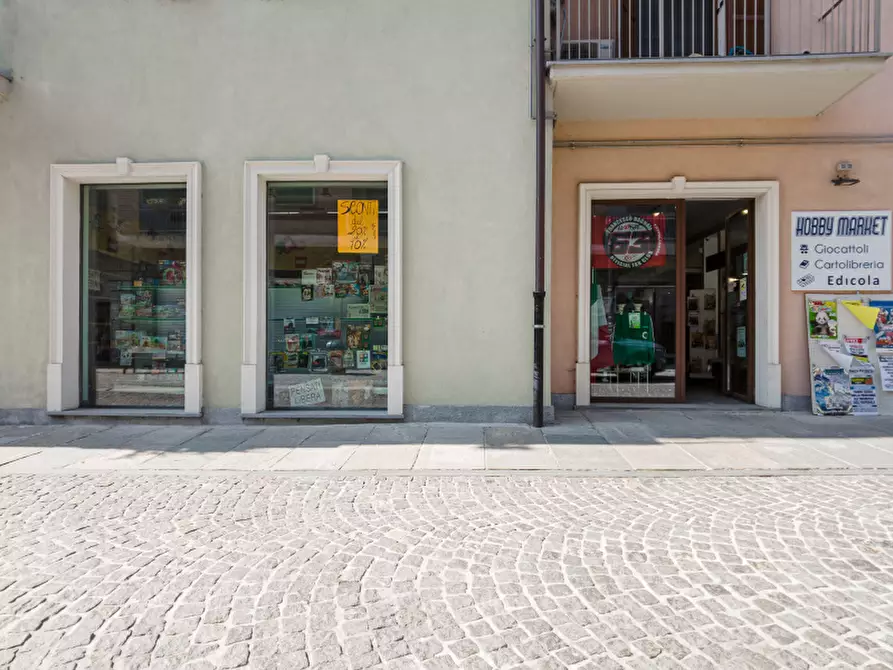 Immagine 28 di Negozio in affitto  in Via del Collegio a Chivasso