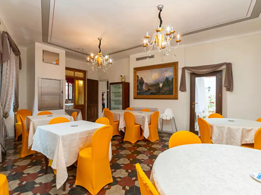 Immagine 22 di Negozio in vendita  in Piazza Sette Martiri a Candia Canavese