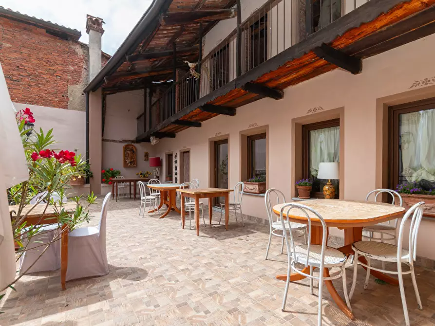 Immagine 23 di Negozio in vendita  in Piazza Sette Martiri a Candia Canavese