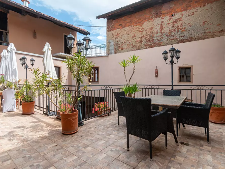 Immagine 26 di Negozio in vendita  in Piazza Sette Martiri a Candia Canavese