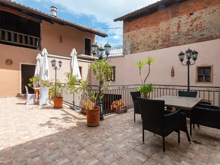 Immagine 28 di Negozio in vendita  in Piazza Sette Martiri a Candia Canavese