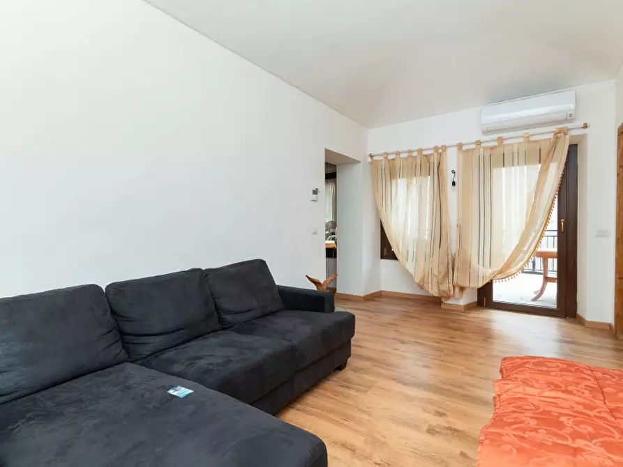 Immagine 31 di Negozio in vendita  in Piazza Sette Martiri a Candia Canavese