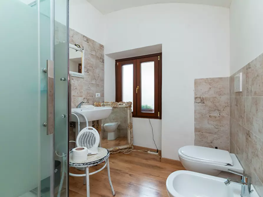 Immagine 32 di Negozio in vendita  in Piazza Sette Martiri a Candia Canavese