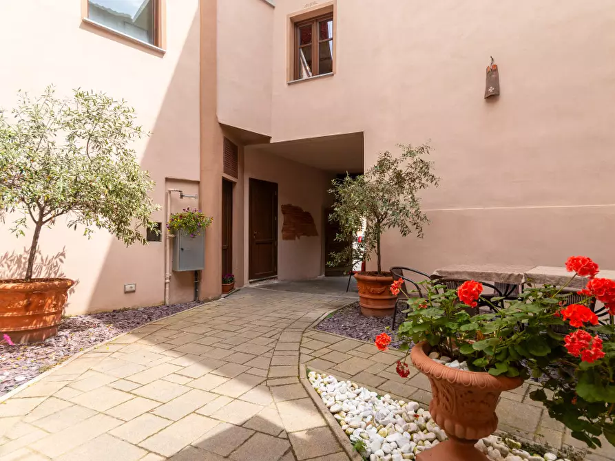 Immagine 35 di Negozio in vendita  in Piazza Sette Martiri a Candia Canavese