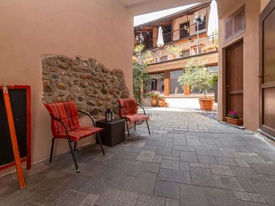 Immagine 36 di Negozio in vendita  in Piazza Sette Martiri a Candia Canavese