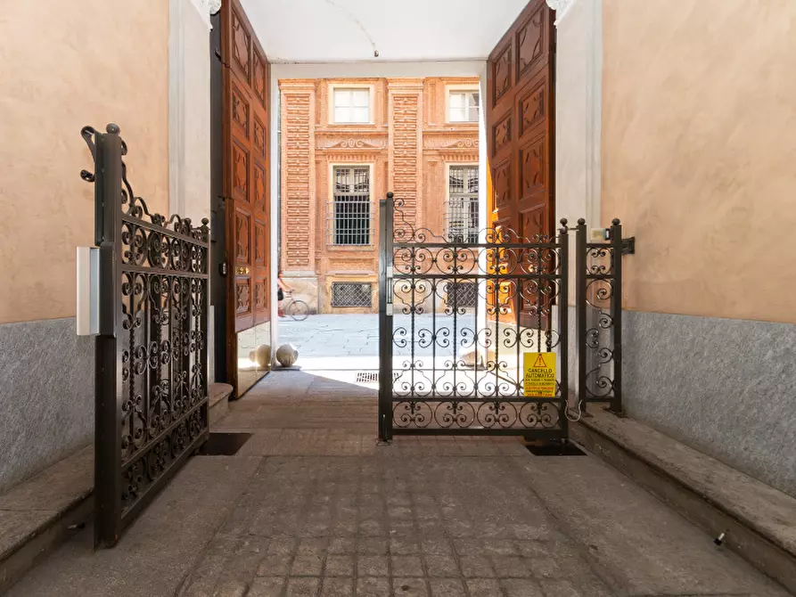 Immagine 40 di Appartamento in affitto  in Via Cesare Battisti a Torino