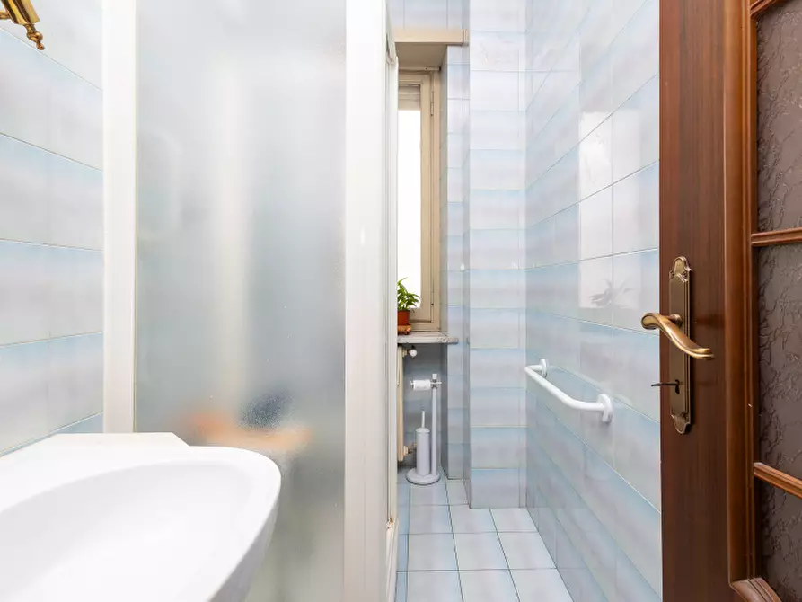 Immagine 15 di Appartamento in vendita  in Via Genova a Torino