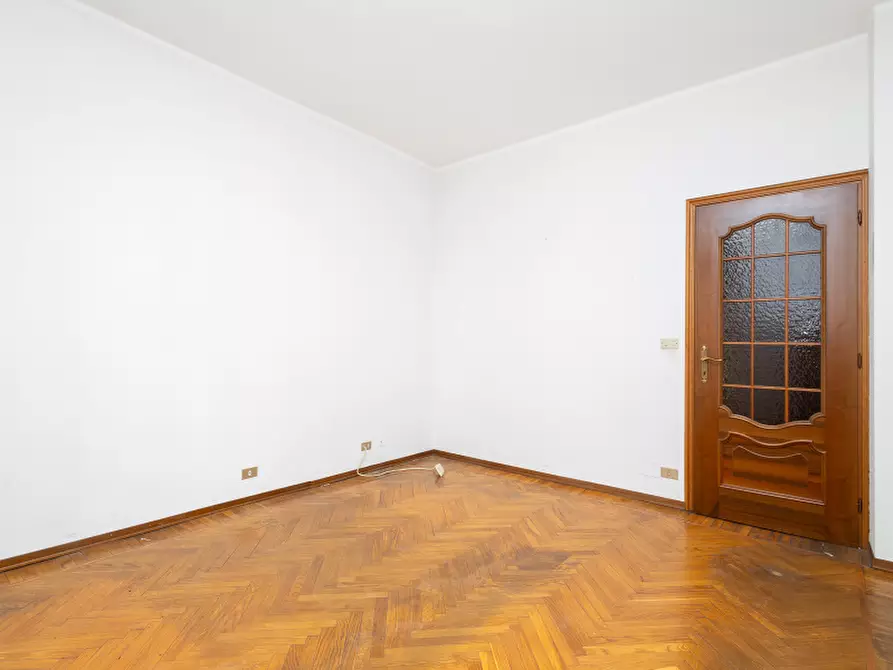 Immagine 22 di Appartamento in vendita  in Via Genova a Torino