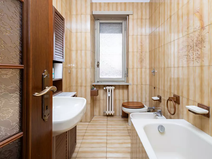 Immagine 26 di Appartamento in vendita  in Via Genova a Torino